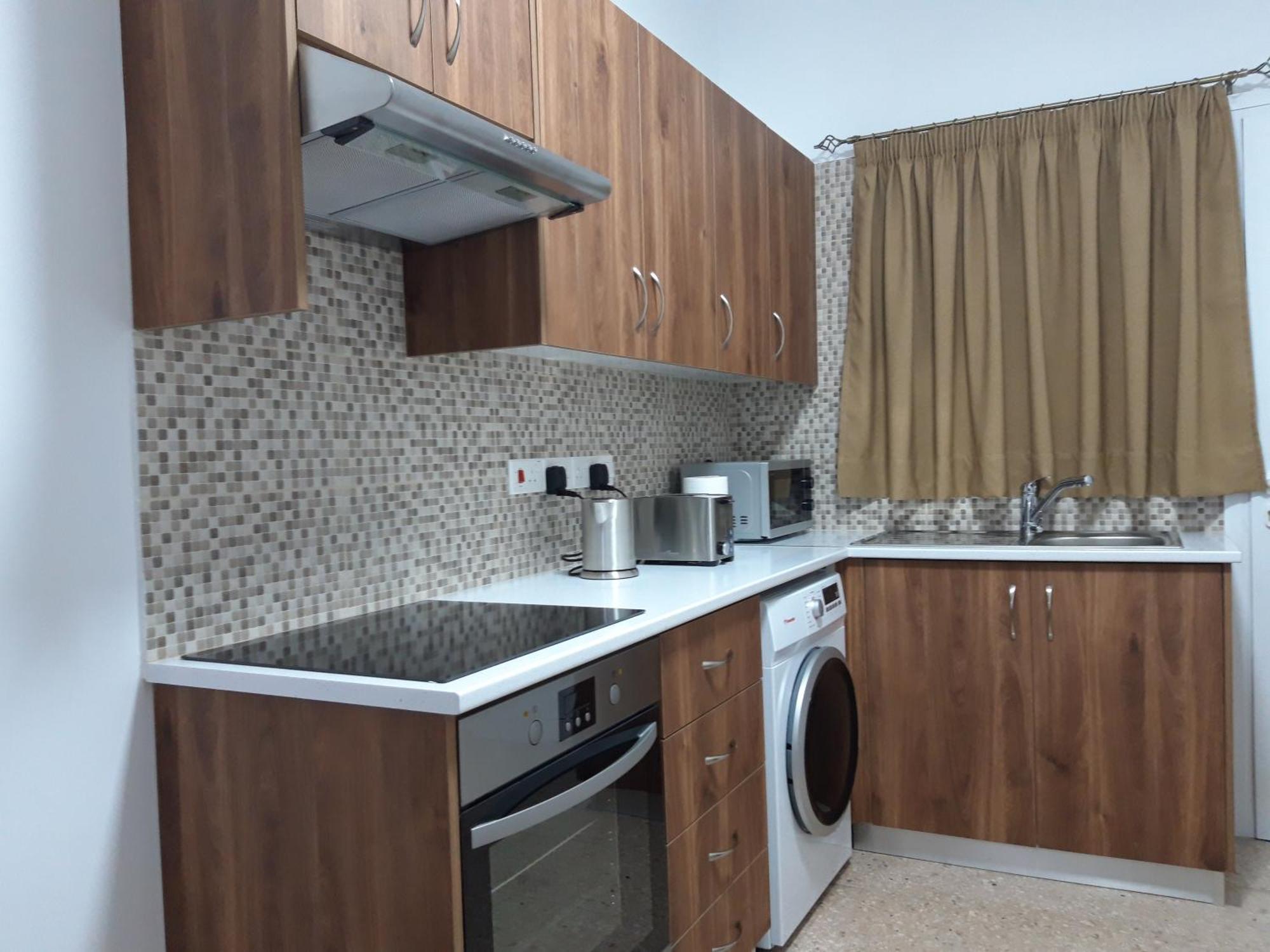 Costas Two-Bedroom Ground Floor Apartment Paphos ภายนอก รูปภาพ